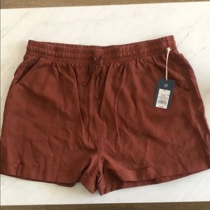 Women’s paper bag shorts